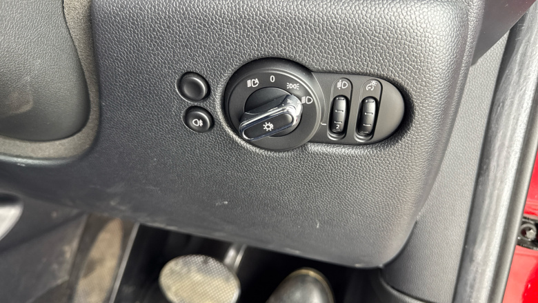 MINI Hatchback 1.5 Cooper Classic 5dr Auto Petrol Hatchback